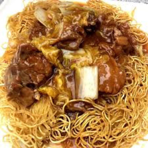 114. Beef Brisket Chow Mein 牛腩炒麵