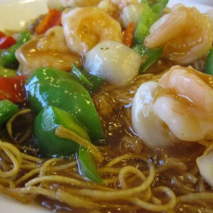 108. Prawn Chow Mein 蝦球炒麵
