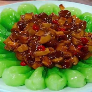 08. Braised Mushrooms & Minced Pork on Vegetables 香菇肉碎扒菜胆