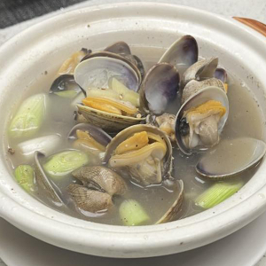 061. Clams with Black Pepper & Radish in Soup 蘿蔔胡椒浸蜆