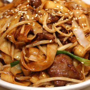 121. Stir-Fried Beef with Rice Noodles 乾炒牛河