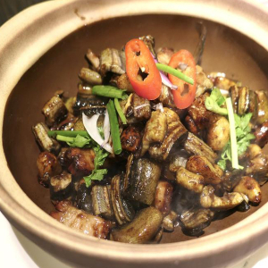02. Sizzling Yellow Eel in Hot Pot 生啫黃鱔煲