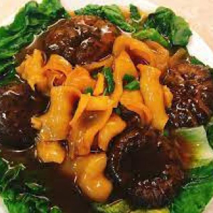 076. Chinese Mushrooms & Vegetables 北菇花膠扒菜膽