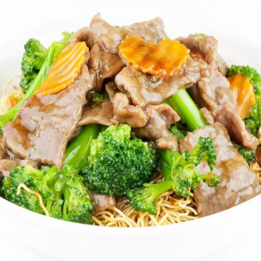 111. Broccoli & Beef Chow Mein 百家利牛肉炒麵