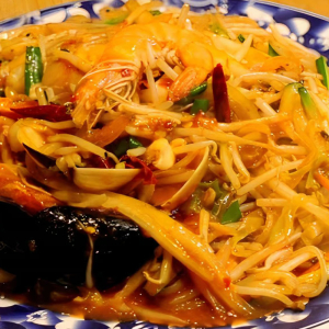 8. Seafood & Veggie Noodles Tray
