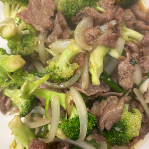 23. Broccoli Beef Special / Especial de Carne con Br&oacute;coli