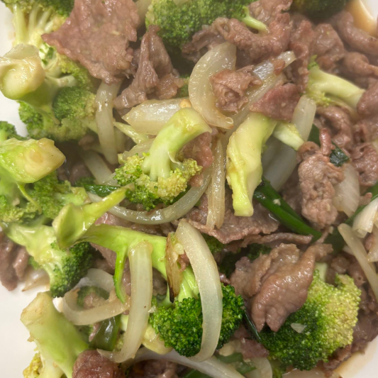 23. Broccoli Beef Special / Especial de Carne con Br&oacute;coli