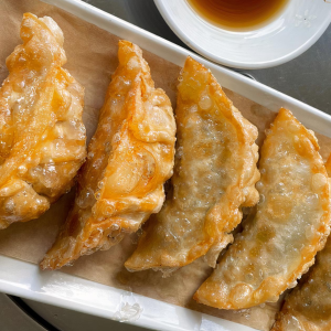 Fried Dumplings (6 pcs)