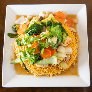 Seafood Crispy Noodles with Stir-Fried Vegetables - Mi X&atilde;o Gion