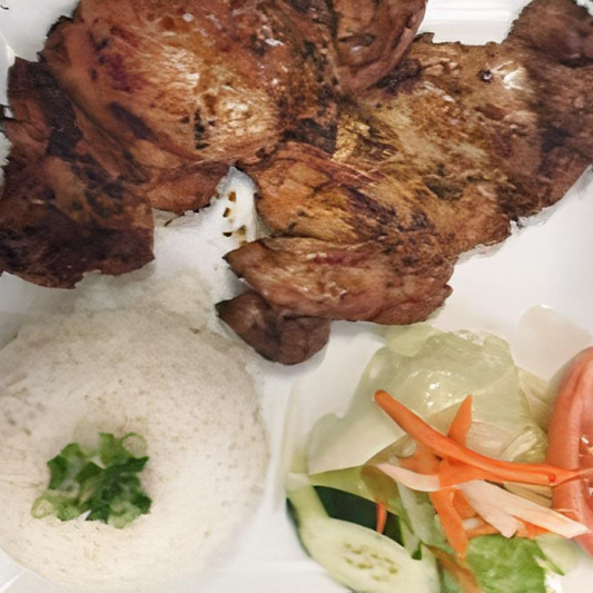 11. Grilled Chicken Rice Plate - Com G&agrave; Nu&oacute;ng