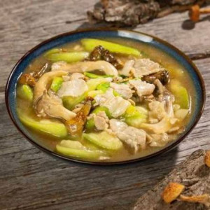 Luffa Braised with Fresh Mushrooms 鲜菌烩丝瓜