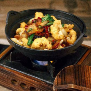 Griddle Spicy Cauliflower with Salty Pork Slices 干锅腊肉花菜
