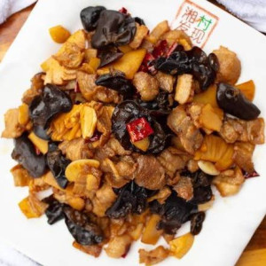Stir-Fried Pork Slices with Bamboo Shoots & Black Fungus 笋片小炒肉