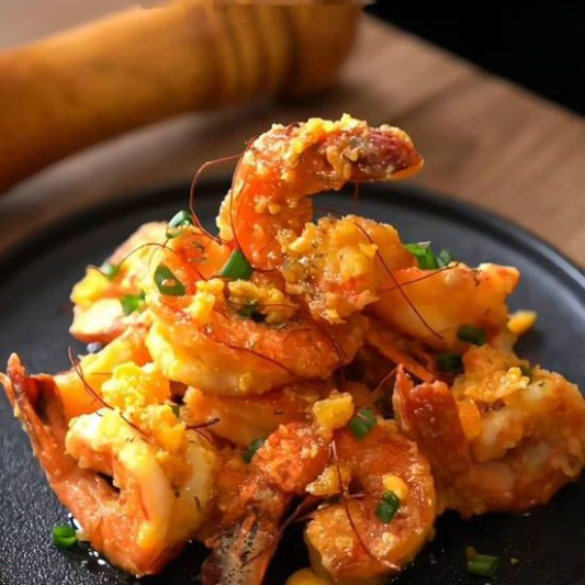 Shrimp in Salty Egg Yolk 金沙焗虾球
