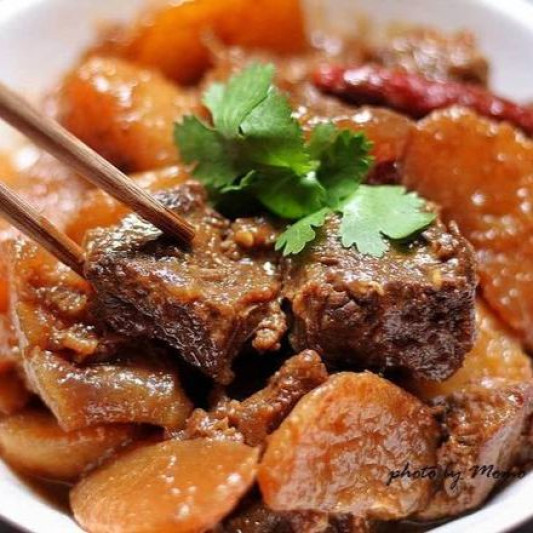 Braised Beef with Radish 萝卜炖牛腩