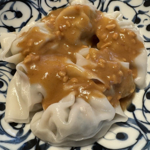 Peanut Sauce Wontons (8 pcs)