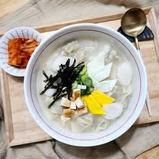 Rice Cake Dumpling Soup / 떡만두국 / 年糕饺子汤