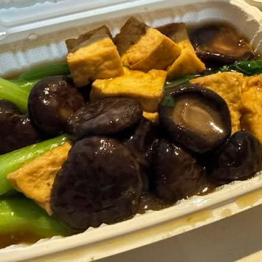 Black Mushroom with Tofu and Vegetables