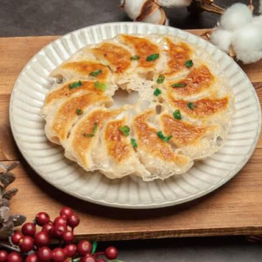 Pan-Fried Pork and Celery Dumplings (12 pcs) / 猪肉芹菜煎饺 (12个)