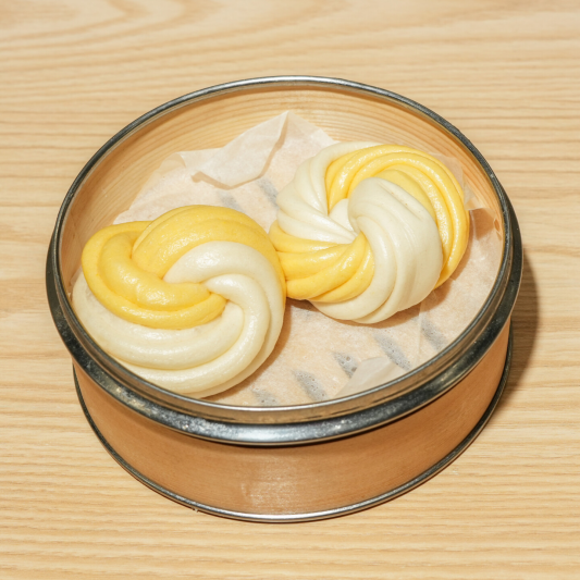 Pork and Cabbage Buns (4 pcs) / 猪肉高丽菜包子 (4个)