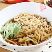 Homemade Noodles with Preserved Vegetables & Pork in Soup 榨菜肉絲湯麵