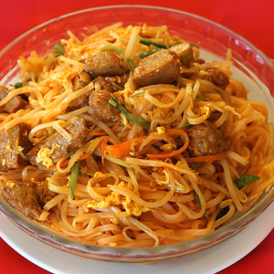 104. Stir-Fried Pad Thai with Mixed Vegetables 炒泰式河粉