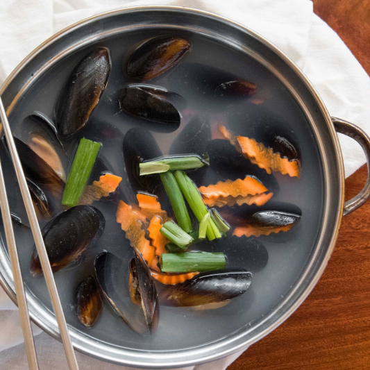 13. Mussel Soup 홍합탕