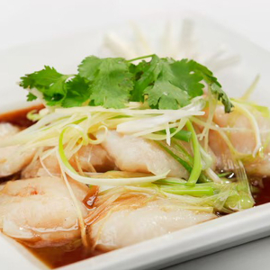 T. Steamed Fish with Ginger and Scallion / Poisson vapeur au gingembre et aux &eacute;chalotes