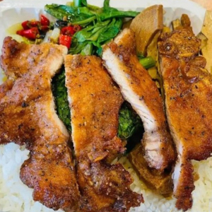 1. Pork Chop on Steamed Rice 金園排骨飯