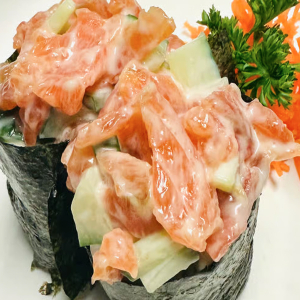 #38. Nigiri &agrave; la salade de saumon fum&eacute; (2 mcx) / Smoked Salmon Salad Nigiri (2 pcs)