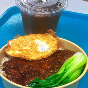 Pork Chop Braised on Rice 红烧大排饭