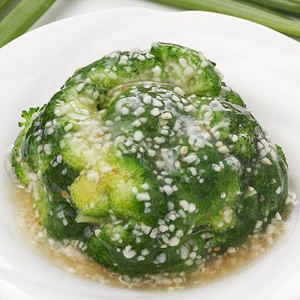 13. Broccoli in Garlic Sauce 蒜蓉西兰花
