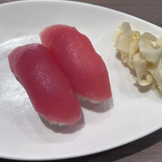 Tuna Sushi (2 pcs)