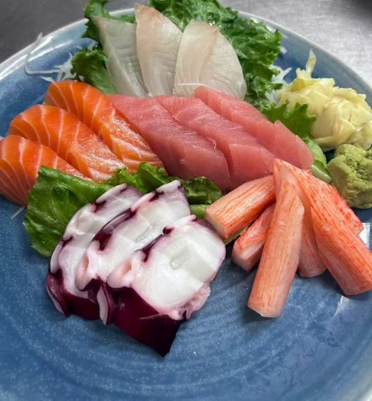 Small Sashimi Combo (15 pcs)