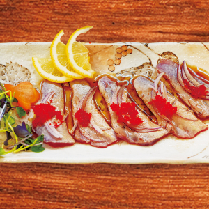 A16. Seared Tuna Tataki with Red Onion and Ponzu Sauce (5 pcs)