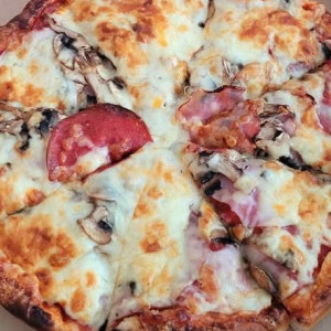 Ham, Mushrooms & Pineapple Pizza