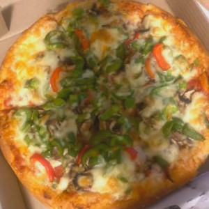 Mushrooms & Green Pepper Pizza