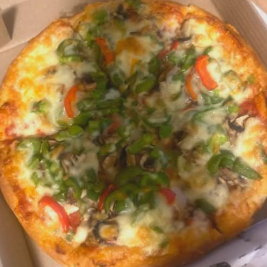 Mushrooms & Green Pepper Pizza