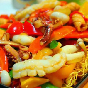 11. Nouilles frites cantonaises / Cantonese Fried Noodles