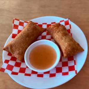 Rouleaux aux oeufs avec poulet (2 mcx) / Chicken Egg rolls (2 pcs)