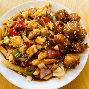 13. Poutine de poulet g&eacute;n&eacute;ral Tao / Chicken Poutine General Tao
