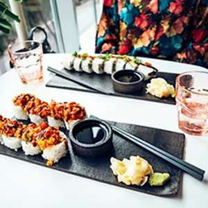 Flying Eel Dragon Rolls (8 pcs)