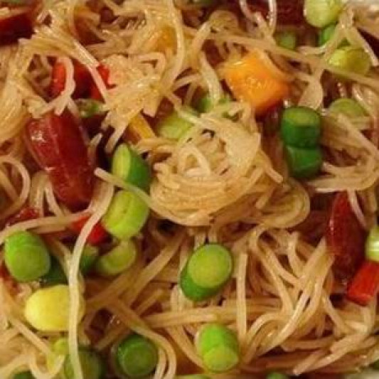 Pan-Fried Rice Noodles with Cantonese Sausage 腊肠炒粉