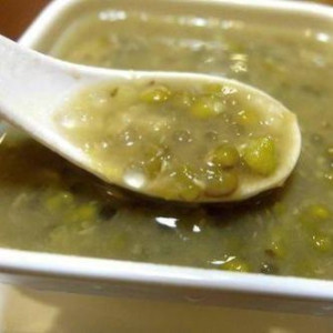 Sweet Mung Bean Soup (冰爽绿豆沙）