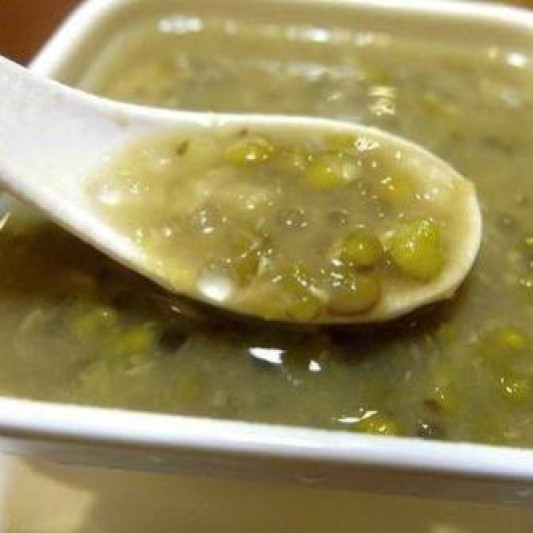Sweet Mung Bean Soup (冰爽绿豆沙）