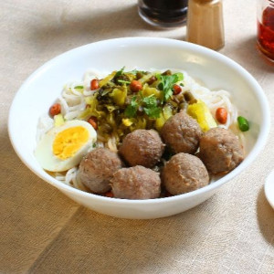 Beef Ball Noodles with Sauce