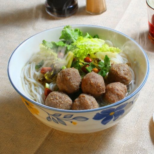 Noodle Soup with Beef Balls