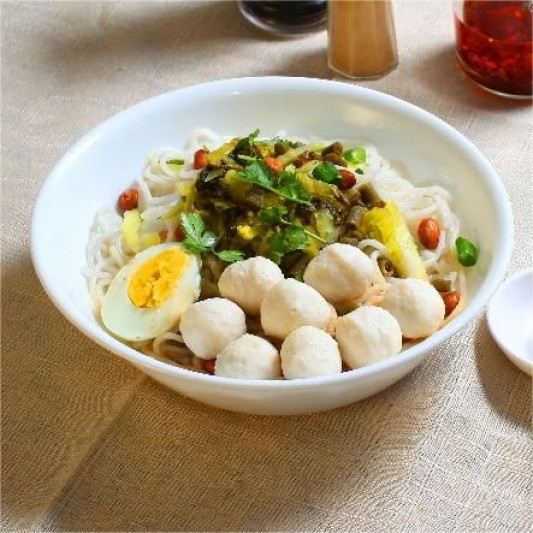 Fish Ball Rice Noodles with Sauce