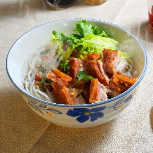 Classic Rice Noodle Soup with Crispy Pork