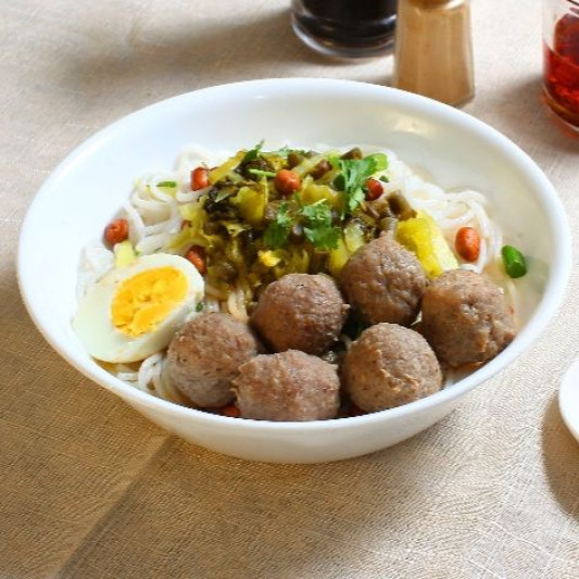 Beef Ball Noodles with Sauce